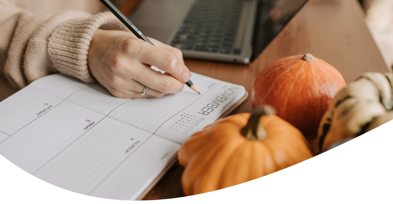 pumpkins with laptop and calendar